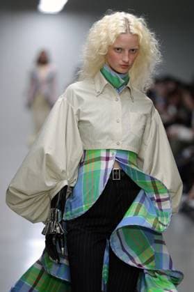 PFW - Anrealage Runway A model walks the runway during the Anrealage Womenswear Spring Summer 2026 show at Palais de Tokyo as part of Paris Fashion Week on September 30, 2025 in Paris, France. Photo by Alain-gil Gonzalze ABACAPRESS.COM Paris France  Copyright: xGonzalezxAlain-Gil ABACAx