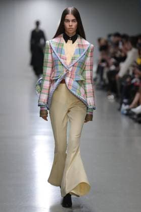 PFW - Anrealage Runway A model walks the runway during the Anrealage Womenswear Spring Summer 2026 show at Palais de Tokyo as part of Paris Fashion Week on September 30, 2025 in Paris, France. Photo by Alain-gil Gonzalze ABACAPRESS.COM Paris France  Copyright: xGonzalezxAlain-Gil ABACAx