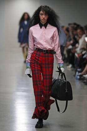 PFW - Anrealage Runway A model walks the runway during the Anrealage Womenswear Spring Summer 2026 show at Palais de Tokyo as part of Paris Fashion Week on September 30, 2025 in Paris, France. Photo by Alain-gil Gonzalze ABACAPRESS.COM Paris France  Copyright: xGonzalezxAlain-Gil ABACAx