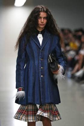 PFW - Anrealage Runway A model walks the runway during the Anrealage Womenswear Spring Summer 2026 show at Palais de Tokyo as part of Paris Fashion Week on September 30, 2025 in Paris, France. Photo by Alain-gil Gonzalze ABACAPRESS.COM Paris France  Copyright: xGonzalezxAlain-Gil ABACAx