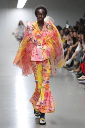 PFW - Anrealage Runway A model walks the runway during the Anrealage Womenswear Spring Summer 2026 show at Palais de Tokyo as part of Paris Fashion Week on September 30, 2025 in Paris, France. Photo by Alain-gil Gonzalze ABACAPRESS.COM Paris France  Copyright: xGonzalezxAlain-Gil ABACAx