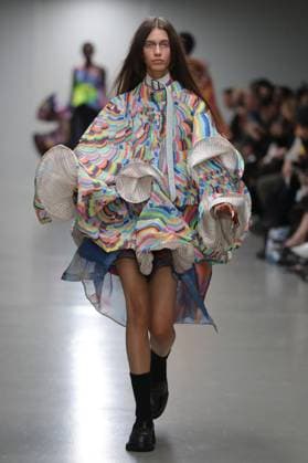 PFW - Anrealage Runway A model walks the runway during the Anrealage Womenswear Spring Summer 2026 show at Palais de Tokyo as part of Paris Fashion Week on September 30, 2025 in Paris, France. Photo by Alain-gil Gonzalze ABACAPRESS.COM Paris France  Copyright: xGonzalezxAlain-Gil ABACAx