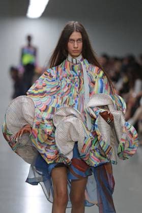 PFW - Anrealage Runway A model walks the runway during the Anrealage Womenswear Spring Summer 2026 show at Palais de Tokyo as part of Paris Fashion Week on September 30, 2025 in Paris, France. Photo by Alain-gil Gonzalze ABACAPRESS.COM Paris France  Copyright: xGonzalezxAlain-Gil ABACAx