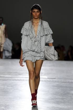 PFW - Dries Van Noten Runway A model walks the runway during the Dries Van Noten Ready to Wear Spring Summer 2026 fashion show as part of the Paris Fashion Week on September 30, 2025 in Paris, France. Photo by Alain-Gil Gonzalze ABACAPRESS.COM Paris France  Copyright: xGonzalezxAlain-Gil ABACAx