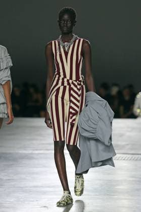 PFW - Dries Van Noten Runway A model walks the runway during the Dries Van Noten Ready to Wear Spring Summer 2026 fashion show as part of the Paris Fashion Week on September 30, 2025 in Paris, France. Photo by Alain-Gil Gonzalze ABACAPRESS.COM Paris France  Copyright: xGonzalezxAlain-Gil ABACAx