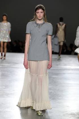 PFW - Dries Van Noten Runway A model walks the runway during the Dries Van Noten Ready to Wear Spring Summer 2026 fashion show as part of the Paris Fashion Week on September 30, 2025 in Paris, France. Photo by Alain-Gil Gonzalze ABACAPRESS.COM Paris France  Copyright: xGonzalezxAlain-Gil ABACAx
