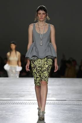 PFW - Dries Van Noten Runway A model walks the runway during the Dries Van Noten Ready to Wear Spring Summer 2026 fashion show as part of the Paris Fashion Week on September 30, 2025 in Paris, France. Photo by Alain-Gil Gonzalze ABACAPRESS.COM Paris France  Copyright: xGonzalezxAlain-Gil ABACAx