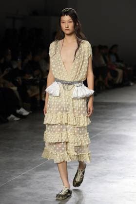 PFW - Dries Van Noten Runway A model walks the runway during the Dries Van Noten Ready to Wear Spring Summer 2026 fashion show as part of the Paris Fashion Week on September 30, 2025 in Paris, France. Photo by Alain-Gil Gonzalze ABACAPRESS.COM Paris France  Copyright: xGonzalezxAlain-Gil ABACAx