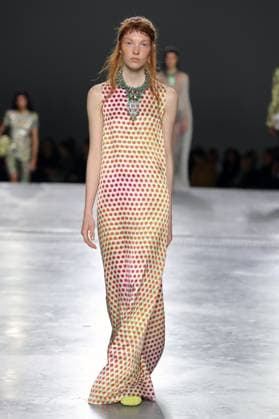 PFW - Dries Van Noten Runway A model walks the runway during the Dries Van Noten Ready to Wear Spring Summer 2026 fashion show as part of the Paris Fashion Week on September 30, 2025 in Paris, France. Photo by Alain-Gil Gonzalze ABACAPRESS.COM Paris France  Copyright: xGonzalezxAlain-Gil ABACAx