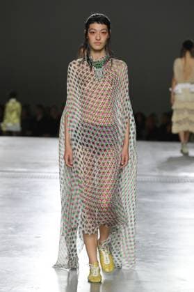 PFW - Dries Van Noten Runway A model walks the runway during the Dries Van Noten Ready to Wear Spring Summer 2026 fashion show as part of the Paris Fashion Week on September 30, 2025 in Paris, France. Photo by Alain-Gil Gonzalze ABACAPRESS.COM Paris France  Copyright: xGonzalezxAlain-Gil ABACAx