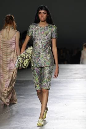 PFW - Dries Van Noten Runway A model walks the runway during the Dries Van Noten Ready to Wear Spring Summer 2026 fashion show as part of the Paris Fashion Week on September 30, 2025 in Paris, France. Photo by Alain-Gil Gonzalze ABACAPRESS.COM Paris France  Copyright: xGonzalezxAlain-Gil ABACAx