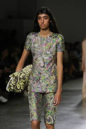 PFW - Dries Van Noten Runway A model walks the runway during the Dries Van Noten Ready to Wear Spring Summer 2026 fashion show as part of the Paris Fashion Week on September 30, 2025 in Paris, France. Photo by Alain-Gil Gonzalze ABACAPRESS.COM Paris France  Copyright: xGonzalezxAlain-Gil ABACAx