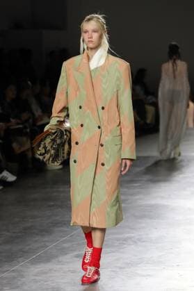 PFW - Dries Van Noten Runway A model walks the runway during the Dries Van Noten Ready to Wear Spring Summer 2026 fashion show as part of the Paris Fashion Week on September 30, 2025 in Paris, France. Photo by Alain-Gil Gonzalze ABACAPRESS.COM Paris France  Copyright: xGonzalezxAlain-Gil ABACAx
