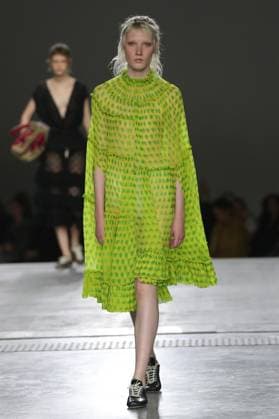 PFW - Dries Van Noten Runway A model walks the runway during the Dries Van Noten Ready to Wear Spring Summer 2026 fashion show as part of the Paris Fashion Week on September 30, 2025 in Paris, France. Photo by Alain-Gil Gonzalze ABACAPRESS.COM Paris France  Copyright: xGonzalezxAlain-Gil ABACAx