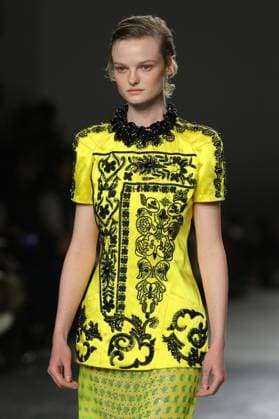 PFW - Dries Van Noten Runway A model walks the runway during the Dries Van Noten Ready to Wear Spring Summer 2026 fashion show as part of the Paris Fashion Week on September 30, 2025 in Paris, France. Photo by Alain-Gil Gonzalze ABACAPRESS.COM Paris France  Copyright: xGonzalezxAlain-Gil ABACAx