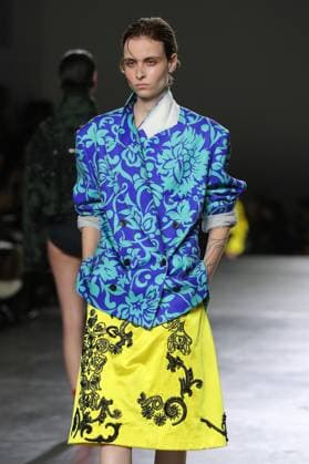 PFW - Dries Van Noten Runway A model walks the runway during the Dries Van Noten Ready to Wear Spring Summer 2026 fashion show as part of the Paris Fashion Week on September 30, 2025 in Paris, France. Photo by Alain-Gil Gonzalze ABACAPRESS.COM Paris France  Copyright: xGonzalezxAlain-Gil ABACAx