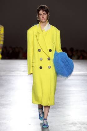 PFW - Dries Van Noten Runway A model walks the runway during the Dries Van Noten Ready to Wear Spring Summer 2026 fashion show as part of the Paris Fashion Week on September 30, 2025 in Paris, France. Photo by Alain-Gil Gonzalze ABACAPRESS.COM Paris France  Copyright: xGonzalezxAlain-Gil ABACAx