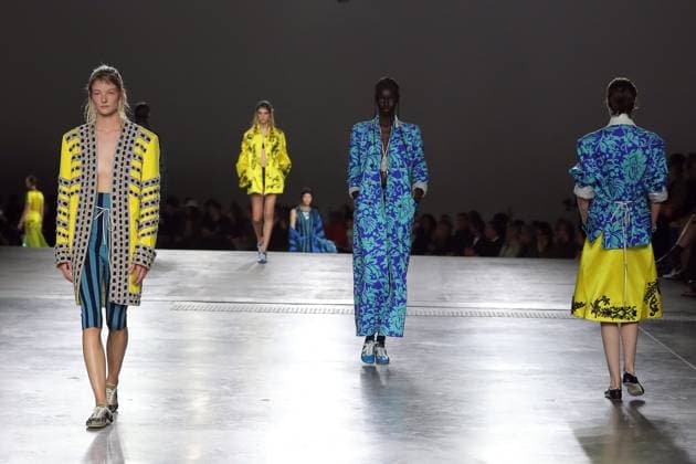 PFW - Dries Van Noten Runway A model walks the runway during the Dries Van Noten Ready to Wear Spring Summer 2026 fashion show as part of the Paris Fashion Week on September 30, 2025 in Paris, France. Photo by Alain-Gil Gonzalze ABACAPRESS.COM Paris France  Copyright: xGonzalezxAlain-Gil ABACAx