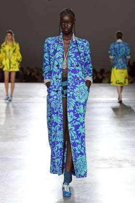 PFW - Dries Van Noten Runway A model walks the runway during the Dries Van Noten Ready to Wear Spring Summer 2026 fashion show as part of the Paris Fashion Week on September 30, 2025 in Paris, France. Photo by Alain-Gil Gonzalze ABACAPRESS.COM Paris France  Copyright: xGonzalezxAlain-Gil ABACAx