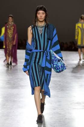 PFW - Dries Van Noten Runway A model walks the runway during the Dries Van Noten Ready to Wear Spring Summer 2026 fashion show as part of the Paris Fashion Week on September 30, 2025 in Paris, France. Photo by Alain-Gil Gonzalze ABACAPRESS.COM Paris France  Copyright: xGonzalezxAlain-Gil ABACAx