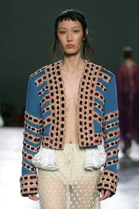 PFW - Dries Van Noten Runway A model walks the runway during the Dries Van Noten Ready to Wear Spring Summer 2026 fashion show as part of the Paris Fashion Week on September 30, 2025 in Paris, France. Photo by Alain-Gil Gonzalze ABACAPRESS.COM Paris France  Copyright: xGonzalezxAlain-Gil ABACAx