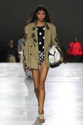 PFW - Dries Van Noten Runway A model walks the runway during the Dries Van Noten Ready to Wear Spring Summer 2026 fashion show as part of the Paris Fashion Week on September 30, 2025 in Paris, France. Photo by Alain-Gil Gonzalze ABACAPRESS.COM Paris France  Copyright: xGonzalezxAlain-Gil ABACAx