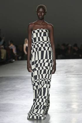 PFW - Dries Van Noten Runway A model walks the runway during the Dries Van Noten Ready to Wear Spring Summer 2026 fashion show as part of the Paris Fashion Week on September 30, 2025 in Paris, France. Photo by Alain-Gil Gonzalze ABACAPRESS.COM Paris France  Copyright: xGonzalezxAlain-Gil ABACAx