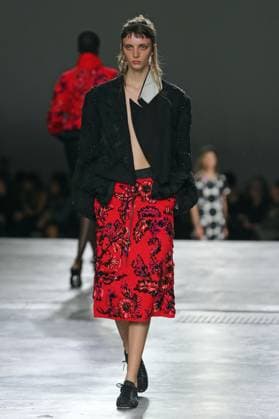 PFW - Dries Van Noten Runway A model walks the runway during the Dries Van Noten Ready to Wear Spring Summer 2026 fashion show as part of the Paris Fashion Week on September 30, 2025 in Paris, France. Photo by Alain-Gil Gonzalze ABACAPRESS.COM Paris France  Copyright: xGonzalezxAlain-Gil ABACAx