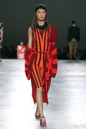 PFW - Dries Van Noten Runway A model walks the runway during the Dries Van Noten Ready to Wear Spring Summer 2026 fashion show as part of the Paris Fashion Week on September 30, 2025 in Paris, France. Photo by Alain-Gil Gonzalze ABACAPRESS.COM Paris France  Copyright: xGonzalezxAlain-Gil ABACAx