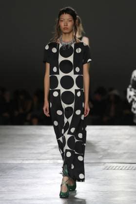 PFW - Dries Van Noten Runway A model walks the runway during the Dries Van Noten Ready to Wear Spring Summer 2026 fashion show as part of the Paris Fashion Week on September 30, 2025 in Paris, France. Photo by Alain-Gil Gonzalze ABACAPRESS.COM Paris France  Copyright: xGonzalezxAlain-Gil ABACAx