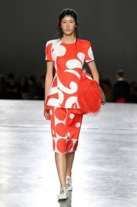PFW - Dries Van Noten Runway A model walks the runway during the Dries Van Noten Ready to Wear Spring Summer 2026 fashion show as part of the Paris Fashion Week on September 30, 2025 in Paris, France. Photo by Alain-Gil Gonzalze ABACAPRESS.COM Paris France  Copyright: xGonzalezxAlain-Gil ABACAx