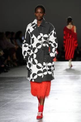 PFW - Dries Van Noten Runway A model walks the runway during the Dries Van Noten Ready to Wear Spring Summer 2026 fashion show as part of the Paris Fashion Week on September 30, 2025 in Paris, France. Photo by Alain-Gil Gonzalze ABACAPRESS.COM Paris France  Copyright: xGonzalezxAlain-Gil ABACAx
