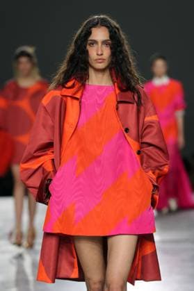 PFW - Dries Van Noten Runway A model walks the runway during the Dries Van Noten Ready to Wear Spring Summer 2026 fashion show as part of the Paris Fashion Week on September 30, 2025 in Paris, France. Photo by Alain-Gil Gonzalze ABACAPRESS.COM Paris France  Copyright: xGonzalezxAlain-Gil ABACAx