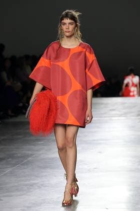 PFW - Dries Van Noten Runway A model walks the runway during the Dries Van Noten Ready to Wear Spring Summer 2026 fashion show as part of the Paris Fashion Week on September 30, 2025 in Paris, France. Photo by Alain-Gil Gonzalze ABACAPRESS.COM Paris France  Copyright: xGonzalezxAlain-Gil ABACAx