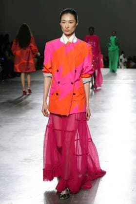 PFW - Dries Van Noten Runway A model walks the runway during the Dries Van Noten Ready to Wear Spring Summer 2026 fashion show as part of the Paris Fashion Week on September 30, 2025 in Paris, France. Photo by Alain-Gil Gonzalze ABACAPRESS.COM Paris France  Copyright: xGonzalezxAlain-Gil ABACAx
