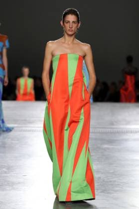 PFW - Dries Van Noten Runway A model walks the runway during the Dries Van Noten Ready to Wear Spring Summer 2026 fashion show as part of the Paris Fashion Week on September 30, 2025 in Paris, France. Photo by Alain-Gil Gonzalze ABACAPRESS.COM Paris France  Copyright: xGonzalezxAlain-Gil ABACAx