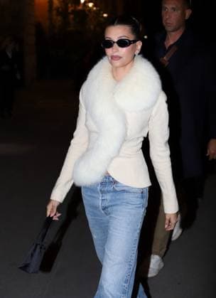 Hailey Bieber arrives at Crillon Hotel during Paris Fashion Week PFW , September 30th, 2025 Yoann Ouahcene Bestimage Celebrities arrive at Crillon Hotel during Paris Fashion Week September 30th, 2025 Paris France  Copyright: xYoannxOuahcenex xBestimagexYoannxOuahcenex xBestimagex