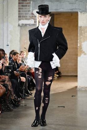 PFW - Pressiat Runway A model walks the runway during the Pressiat Womenswear Spring Summer 2026 show as part of Paris Fashion Week on September 30, 2025 in Paris, France. Photo by Jana Call me J ABACAPRESS.COM Paris Ile de France France  Copyright: xJanaxCallxmexJ ABACAx