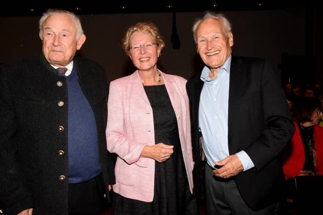 Dr. Guenther Beckstein Ministerpraesident a D Annette Rammelsberger SZ Journalist Prizewinner Erwin Huber Minister of Finance a D Munich 30 09 2025 Literaturhaus Journalism Prize 2025 to the journalist Annette Rammelsberger SZ Journalism Prize is endowed with 10,000 euros and is awarded every three years, alternating with the Literature and Translation Prize Munich