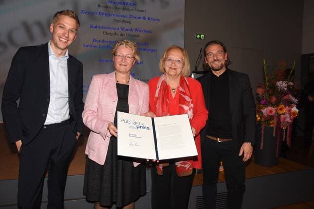 Dominik Krause 2 Mayor Annette Rammelsberger SZ Journalist Prizewinner Sabine Leutheusser Schnarrenberger Former Federal Minister of Justice Marek Wiechers Head of Cultural Affairs Munich 30 09 2025 Literaturhaus Journalism Prize 2025 to journalist Annette Rammelsberger SZ Journalism Prize is endowed with 10,000 euros