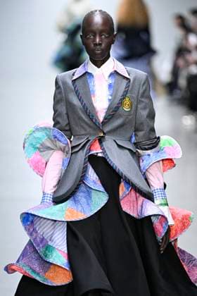 Défilé Anrealage Collection Femme Prêt à Porter Printemps Eté 2026 lors de la Fashion Week de Paris, le 30 septembre 2025 Anrealage Fashion Show Women Ready to Wear Spring Summer 2026 Collection , during Paris Fashion Week September 30th, 2025 Paris France  Copyright: xAgencex xBestimagexAgencex xBestimagex