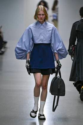 Défilé Anrealage Collection Femme Prêt à Porter Printemps Eté 2026 lors de la Fashion Week de Paris, le 30 septembre 2025 Anrealage Fashion Show Women Ready to Wear Spring Summer 2026 Collection , during Paris Fashion Week September 30th, 2025 Paris France  Copyright: xAgencex xBestimagexAgencex xBestimagex