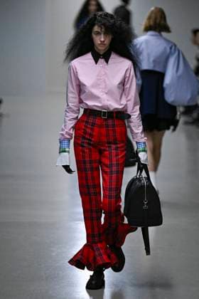 Défilé Anrealage Collection Femme Prêt à Porter Printemps Eté 2026 lors de la Fashion Week de Paris, le 30 septembre 2025 Anrealage Fashion Show Women Ready to Wear Spring Summer 2026 Collection , during Paris Fashion Week September 30th, 2025 Paris France  Copyright: xAgencex xBestimagexAgencex xBestimagex