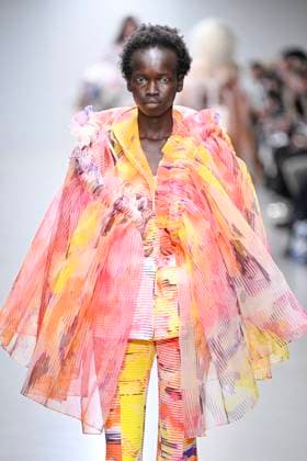 Défilé Anrealage Collection Femme Prêt à Porter Printemps Eté 2026 lors de la Fashion Week de Paris, le 30 septembre 2025 Anrealage Fashion Show Women Ready to Wear Spring Summer 2026 Collection , during Paris Fashion Week September 30th, 2025 Paris France  Copyright: xAgencex xBestimagexAgencex xBestimagex