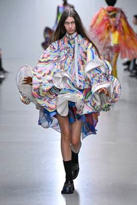 Défilé Anrealage Collection Femme Prêt à Porter Printemps Eté 2026 lors de la Fashion Week de Paris, le 30 septembre 2025 Anrealage Fashion Show Women Ready to Wear Spring Summer 2026 Collection , during Paris Fashion Week September 30th, 2025 Paris France  Copyright: xAgencex xBestimagexAgencex xBestimagex