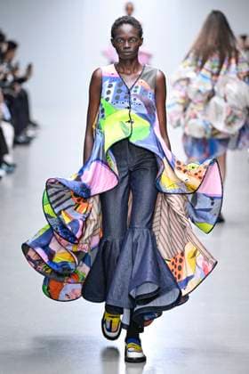 Défilé Anrealage Collection Femme Prêt à Porter Printemps Eté 2026 lors de la Fashion Week de Paris, le 30 septembre 2025 Anrealage Fashion Show Women Ready to Wear Spring Summer 2026 Collection , during Paris Fashion Week September 30th, 2025 Paris France  Copyright: xAgencex xBestimagexAgencex xBestimagex