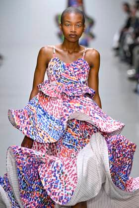 Défilé Anrealage Collection Femme Prêt à Porter Printemps Eté 2026 lors de la Fashion Week de Paris, le 30 septembre 2025 Anrealage Fashion Show Women Ready to Wear Spring Summer 2026 Collection , during Paris Fashion Week September 30th, 2025 Paris France  Copyright: xAgencex xBestimagexAgencex xBestimagex