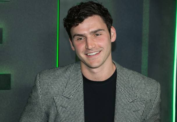 September 30, 2025, New York, Ny, United States: Charlie Hall attends the World Premiere of NETFLIX Monster: The Ed Gein Story . Held at The Plaza Hotel in New York. Dinara Khairova Zuma Presss. September 30, 2025. New York United States - ZUMAp281 20250930_zea_p281_009 Copyright: xPhotoxImagexPressx