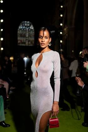 Narah Baptista au Front Row au défilé Casablanca Collection Femme Prêt à Porter Printemps Eté 2026 lors de la Fashion Week de Paris PFW , au 23 avenue georges V, à Paris, France, le 1er octobre 2025 Pierre Perusseau Bestimage Front Row Casablanca Womenswear Spring Summer 2026 show as part of Paris Fashion Week on October 01, 2025 in Paris, France Paris France  Copyright: xTizianoxDaxSilvax-xPierrexPerusseaux xBestimagexTizianoxDaxSilvax-xPierrexPerusseaux xBestimagex