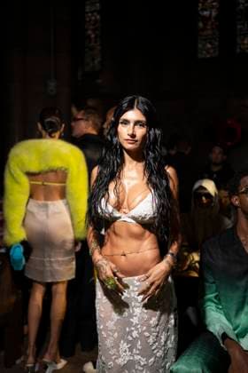 Linfluenceuse Mia Khalifa miakhalifa, Mia K au Front Row au défilé Casablanca Collection Femme Prêt à Porter Printemps Eté 2026 lors de la Fashion Week de Paris PFW , au 23 avenue georges V, à Paris, France, le 1er octobre 2025 Pierre Perusseau Bestimage Front Row Casablanca Womenswear Spring Summer 2026 show as part of Paris Fashion Week on October 01, 2025 in Paris, France Paris France  Copyright: xTizianoxDaxSilvax-xPierrexPerusseaux xBestimagexTizianoxDaxSilvax-xPierrexPerusseaux xBestimagex